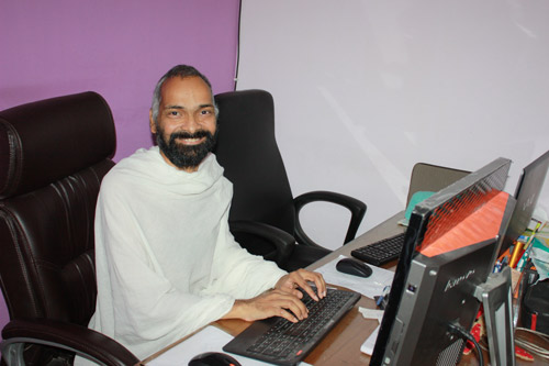 Swami Balendu at the Computer