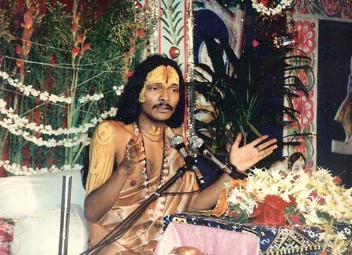 Swami Balendu preaching in 1994