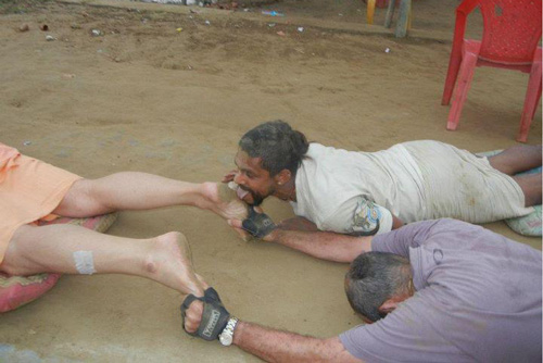 Devotees fully surrendered to their Guru