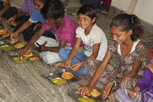 Children in India at Lunch