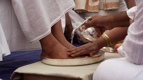 Washing the feet of a guru