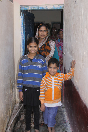 Dolly, her mother and brother