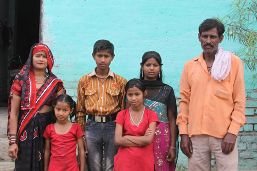 Pooja, Manoj, Pinky, Tannu and their parents