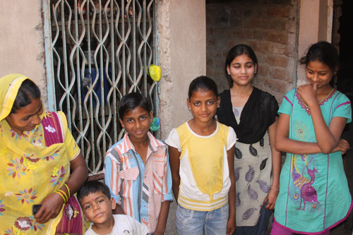 Poonam, Rahul, Sonu and their Family