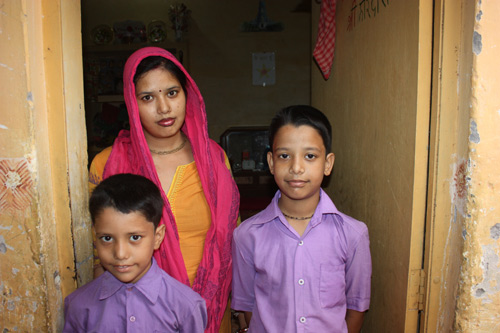 Rasik, their mother and Sonu