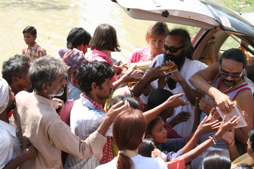 Distributing food