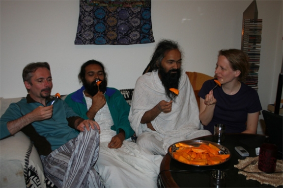 Swami ji, Yashendu, Thomas & Iris