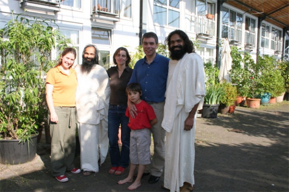 Swami ji & Yashendu with friends