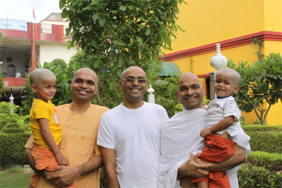 Swami Ji, Yashendu, Purnendu, Kanu and Suraj
