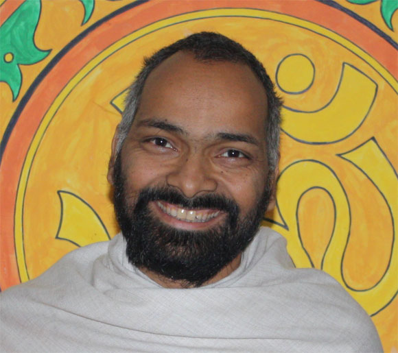 Swami Ji talking about fake gurus and enlightenment